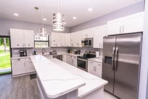 Waterfront Events, EV Garage near highway, Beaches - Image 2
