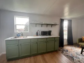 Upstairs house; 1 plus bedroom. 5 mins Grand Park - Image 2