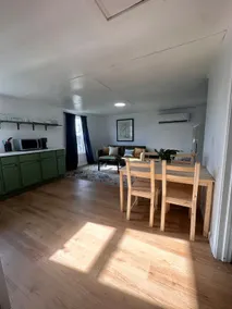 Upstairs house; 1 plus bedroom. 5 mins Grand Park - Image 4