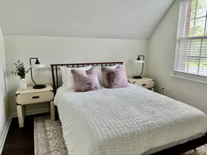 Spacious 4 Bed/3 Bath South CLT Home - Image 2