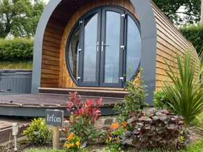 Irfon Luxury Pod with hot tub - Image 3