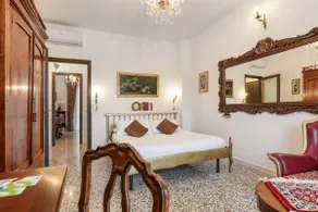 Corner property near the train station – SUITE with Panoramic Terrace - Image 3