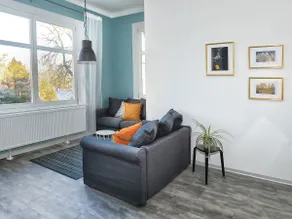 Modern apartment in old villa - Image 2