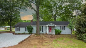 Lake Oconee cottage lakefront w/ dock & firepit - Image 5