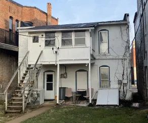 Charming Upstairs 2 Bdrm - Image 2