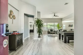 Unique Luxury House with Pool - Image 2