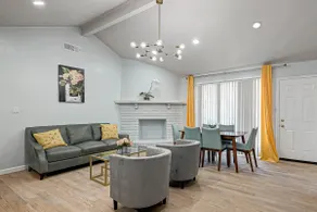 Remodeled_Entire 4B/2B home in Bellaire - Image 2