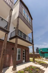 Downtown Tyler Townhome w/ Garage - Image 2