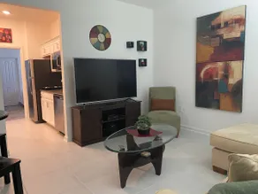 Private/Spacious one bedroom guest-suite apartment - Image 3