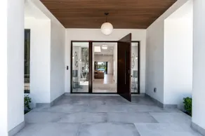 Modern Ultra Luxury Waterfront Pad Near the Beach - Image 5