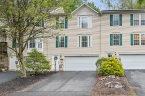 3-Bed with Private Garage & Patio in Mt Washington - Image 5