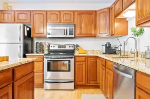 3-Bed with Private Garage & Patio in Mt Washington - Image 3