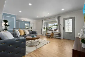 Charming Family Home nearby DTLA with Front Patio! - Image 5