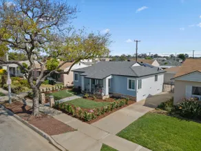 Charming Family Home nearby DTLA with Front Patio! - Image 2