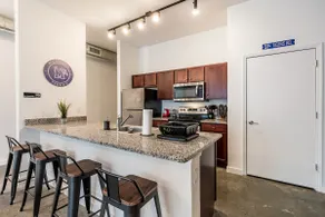 *Memphis Sports KING SUITE downtown + POOL & GYM* - Image 3