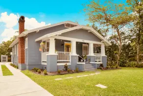 King/Queen Bungalow w/ porch | central vibey area - Image 2