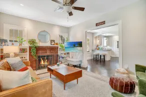 King/Queen Bungalow w/ porch | central vibey area - Image 4