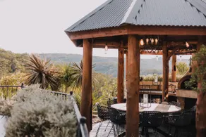 Wild Wings Lodge: Luxury Log Cabin, Blue Mountains - Image 2