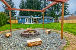 Home in Lake Stevens with yard - Image 2