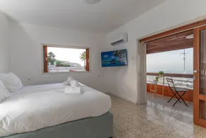 Hofesh Yehonatan · Kinneret View 6BR Apt - Image 3