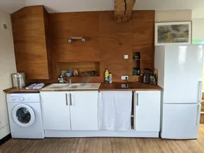 Artist loft-style apartment - Image 5