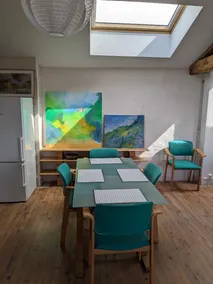 Artist loft-style apartment - Image 4