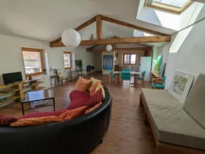 Artist loft-style apartment - Image 2