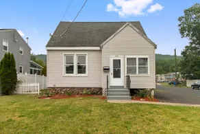 Bristol home near Lake Compounce with WiFi and AC - Image 5