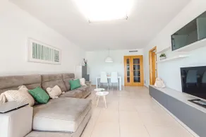 Front line apartment with incredible views - Image 2
