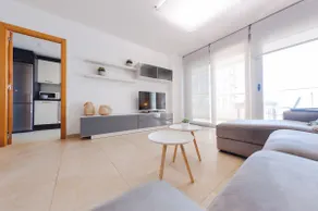 Front line apartment with incredible views - Image 3