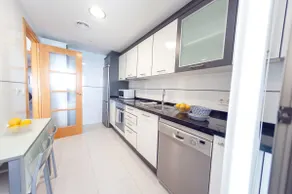 Front line apartment with incredible views - Image 5