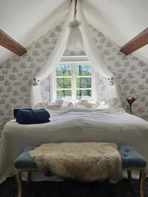 Cozy 1720s cottage on a private peninsula near Gothenburg - Image 2