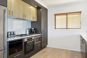 Casey's Beachfront Holiday House - Image 2