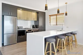 Casey's Beachfront Holiday House - Image 4