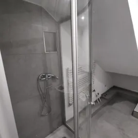 Clean mechanic/apartment - Image 4
