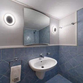 Vouliagmeni Honeymoon Suite by First Class Properties - Image 4