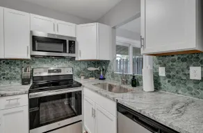 The Chucktown! Walkable to bars+KING bed! - Image 2