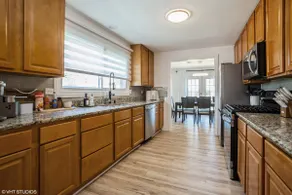 Stylish 4 bedroom home in Arlington Heights - Image 5
