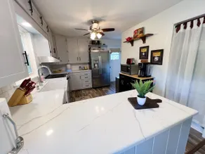 Upscale City Cottage Getaway - Image 4