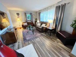Upscale City Cottage Getaway - Image 3