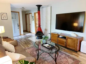 Upscale City Cottage Getaway - Image 2