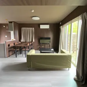A 2-minute walk to the shore of Lake Yamanaka, a private cottage with a garden - Image 2