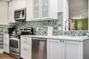 Stylish 4BR Getaway! Minutes to Attractions! - Image 4