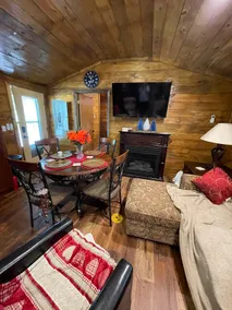 Blue Moon Farm Cabin - Image 3