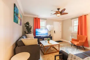 Cute, Private 2 bdrm Home w/ Fun & Games - Image 2