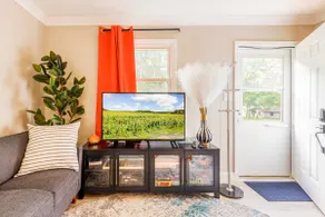Cute, Private 2 bdrm Home w/ Fun & Games - Image 5