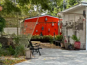 Flora's Garden Apartment/Studio - Image 5