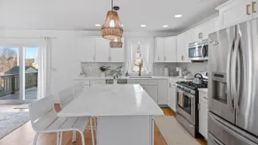 3 Miles to the Beach, 3 Miles to Downtown Newport! - Image 3
