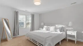 3 Miles to the Beach, 3 Miles to Downtown Newport! - Image 2