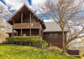 Log Home/Firepit/Game Room/Hot tub - Image 2